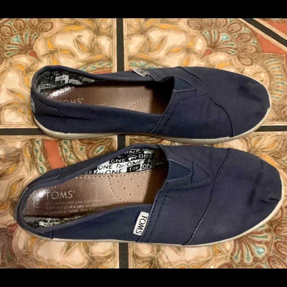 Toms Kids Canvas Navy blue flats Size: 4.5m
